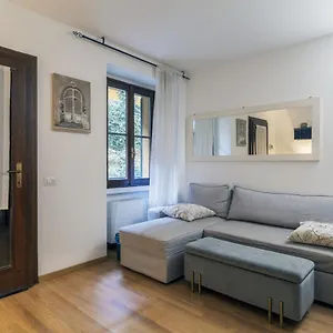 https://cozy-comfy-apt-in-navigli-area.italymilanhotels.net